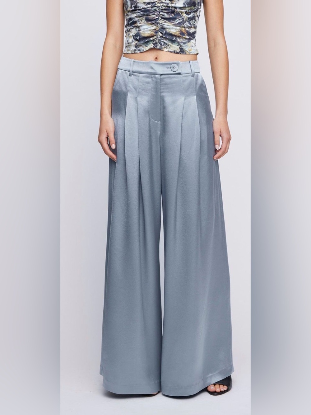 Anna Quan satin-feel pants. Size 4.Worn ONLY ONCE! Like NEW!Flattering fit/color